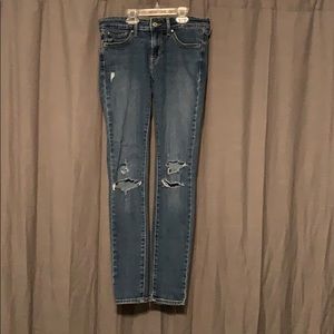 Levi’s distressed skinny jeans